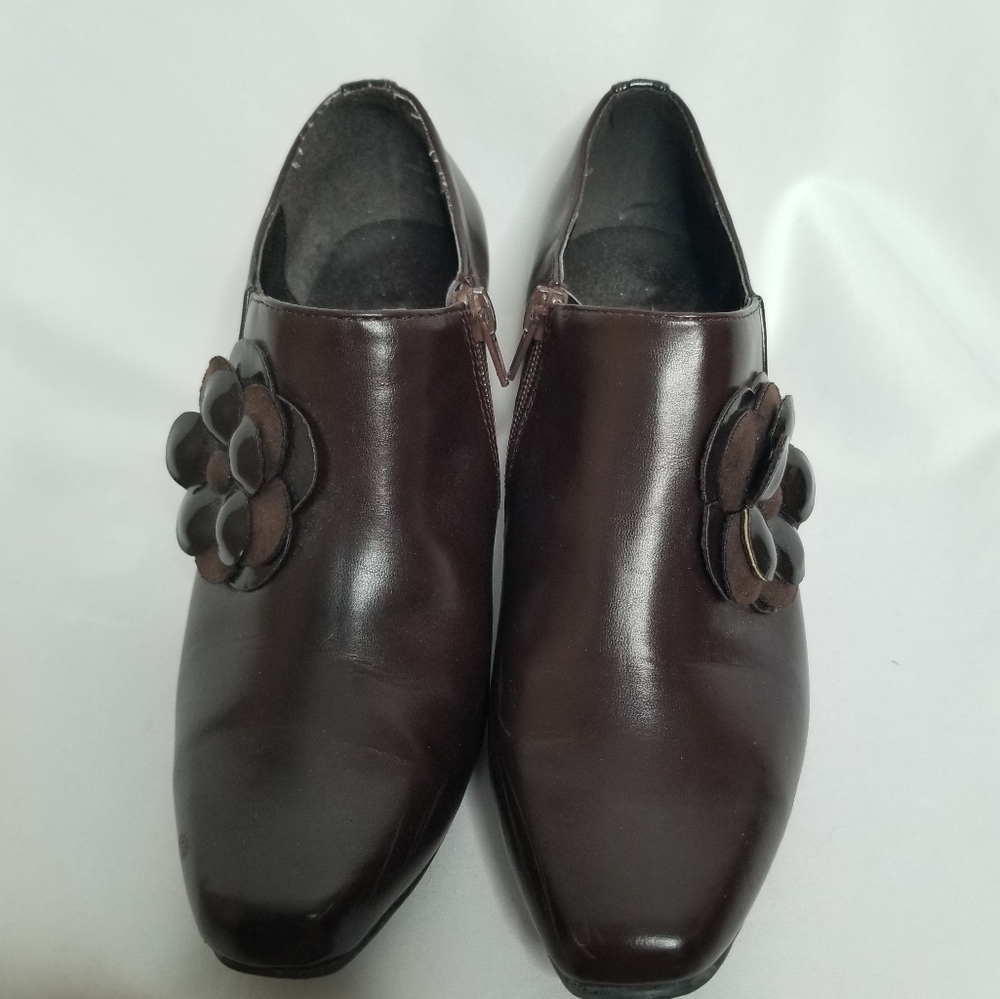 Traditions booties with side zipper